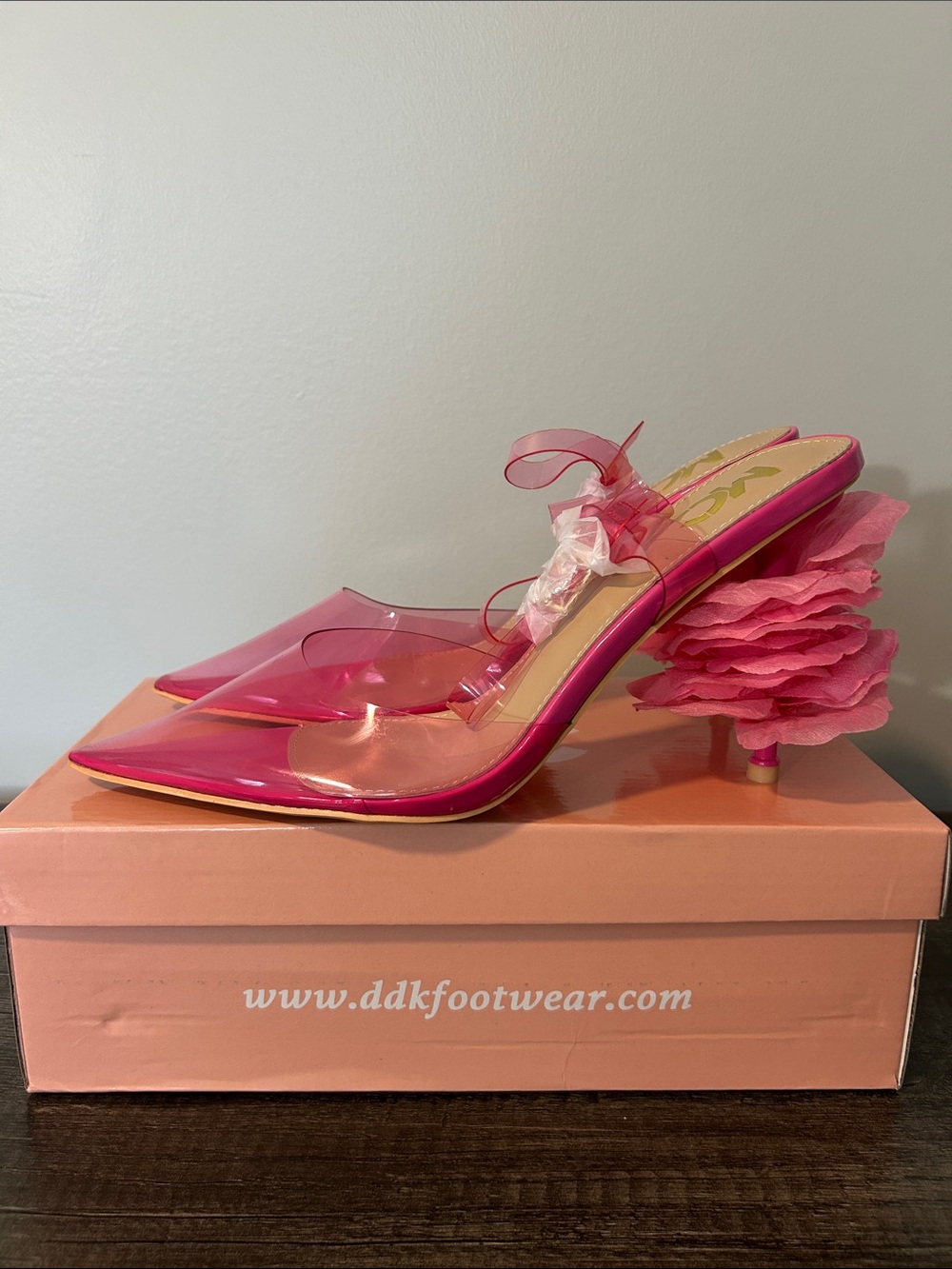 Barbie Pink Clear Slingback Heels with Flower Petal Detail, nib - Picture 4 of 7
